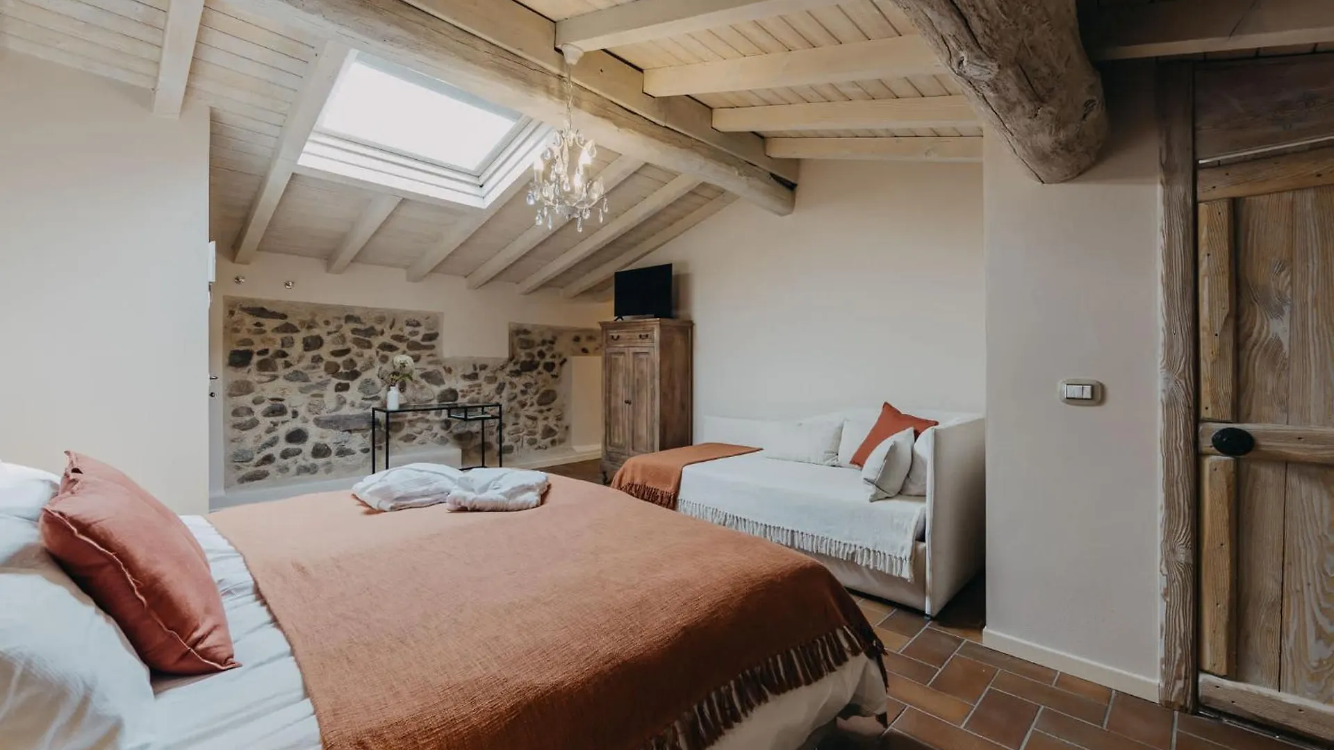 17Th Century Villa With Poolside Comfort Calvagese Della Riviera 0*,