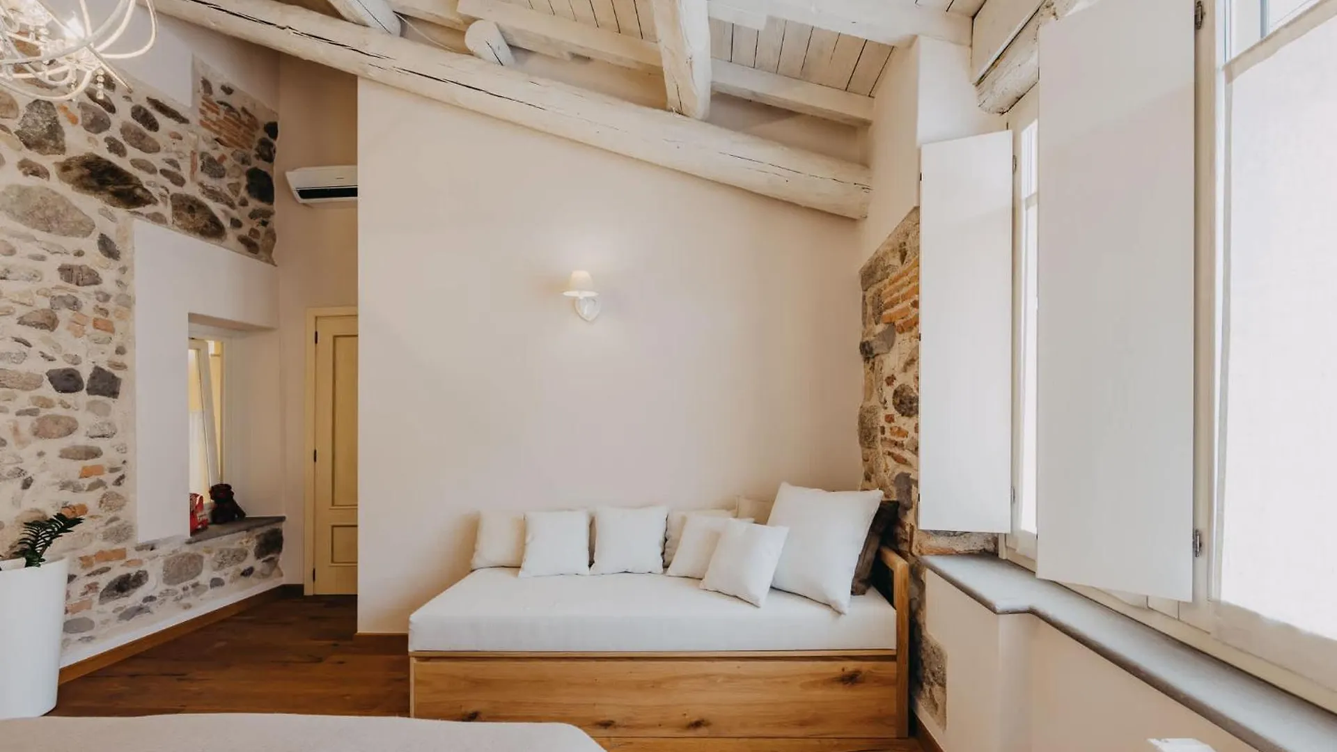 17Th Century Villa With Poolside Comfort Calvagese Della Riviera