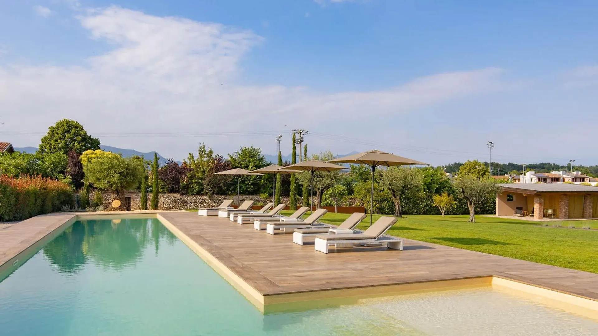 17Th Century Villa With Poolside Comfort Calvagese Della Riviera Italy