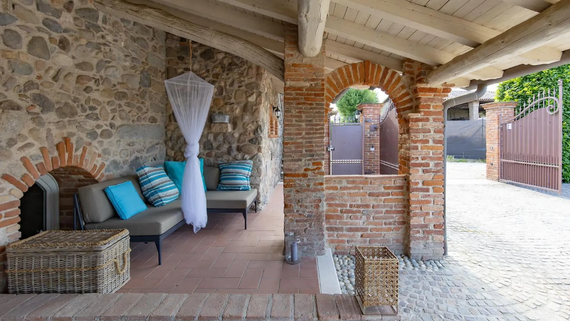 17Th Century Villa With Poolside Comfort Calvagese Della Riviera