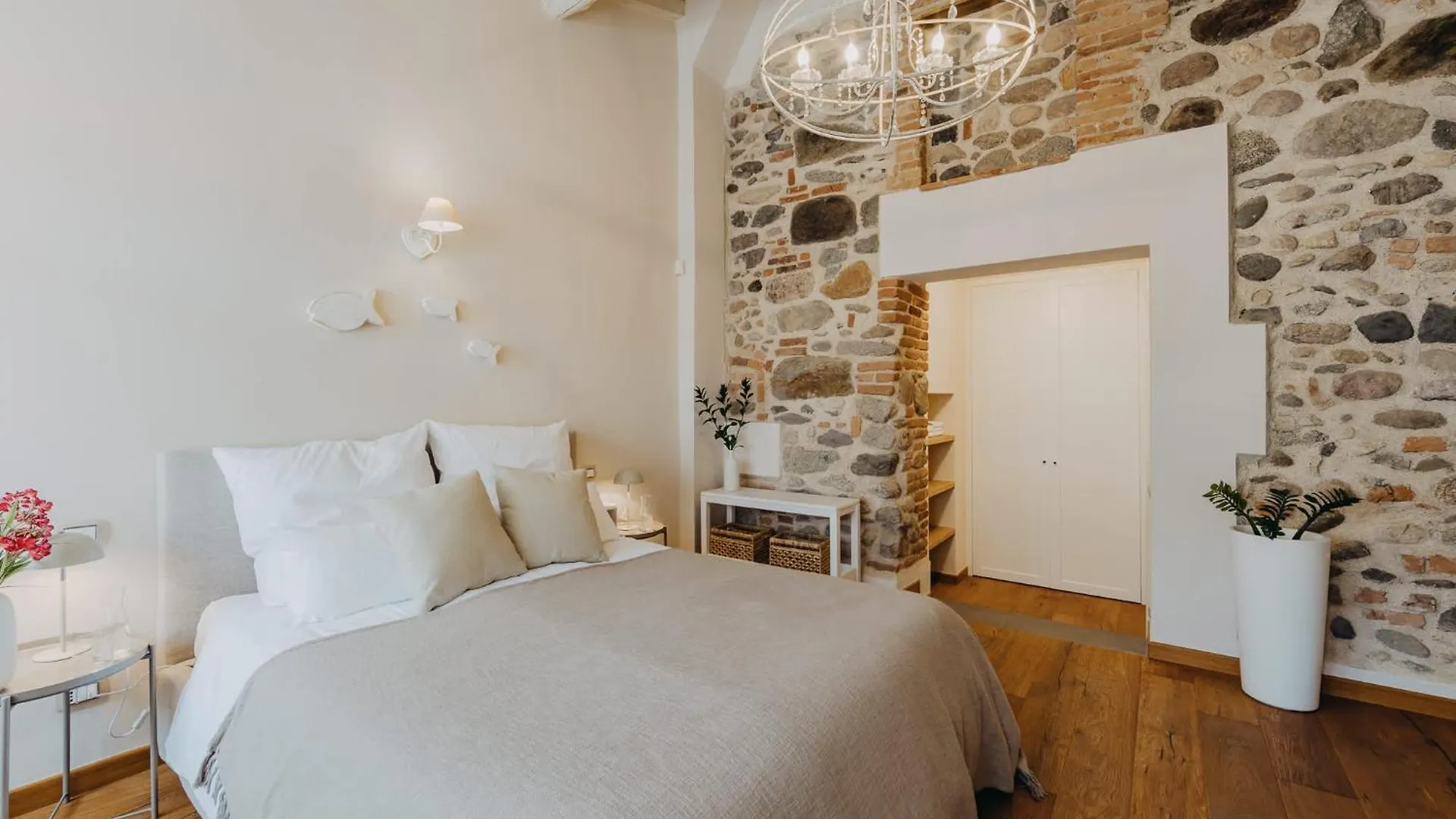 17Th Century Villa With Poolside Comfort Calvagese Della Riviera Italy